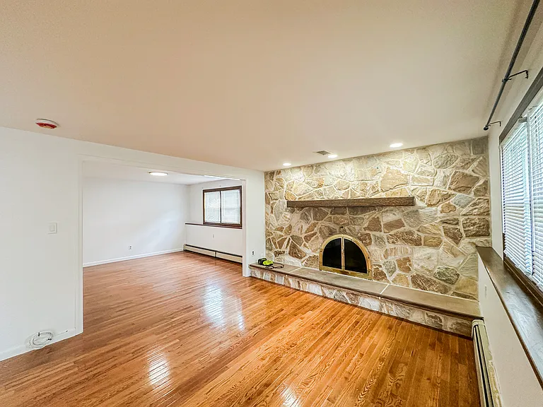 217 Rockland Ave — Photo 20