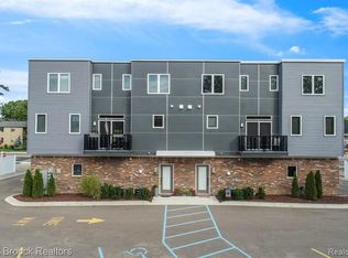 4227 W Forteen Mile Rd, Royal Oak, MI 48073