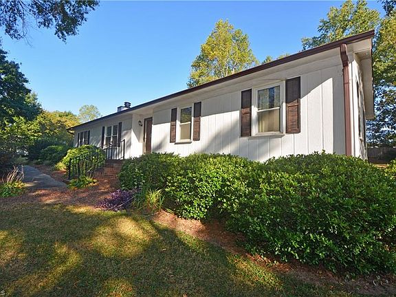 4th image of 324 Oakwood Cir
