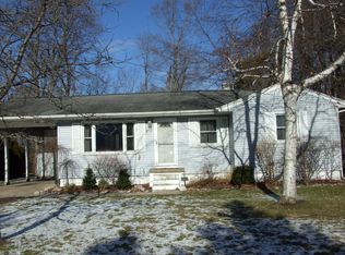 852 N Brookside Dr, Norton Shores, MI