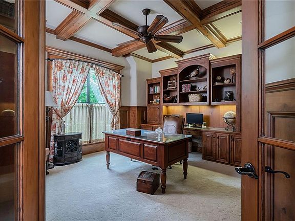 5th image of 4505 Knightsbridge Dr