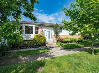 2162 Jefferson St, Merrick, NY 11566