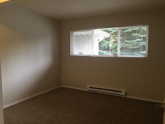 5th image of 129 108th Ave SE APT 8