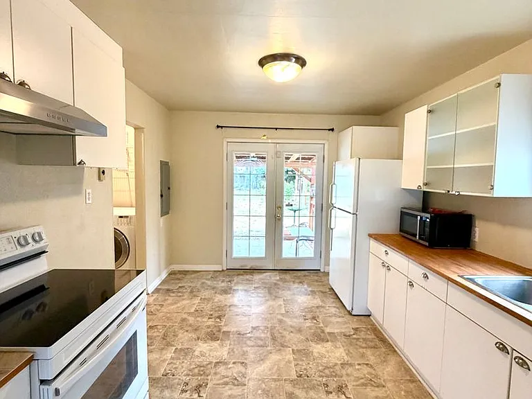 1043 S Oxford St — Photo 4