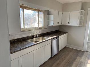 180 Bowles Ave, Crab Orchard, WV 25827