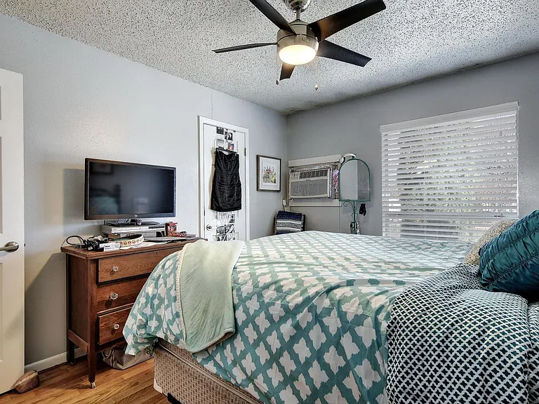 5012 Duval St — Photo 53