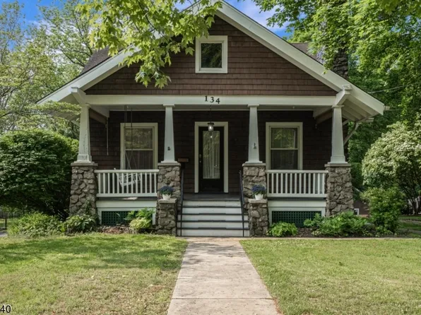 134 Center St, Clinton Town, NJ 08809