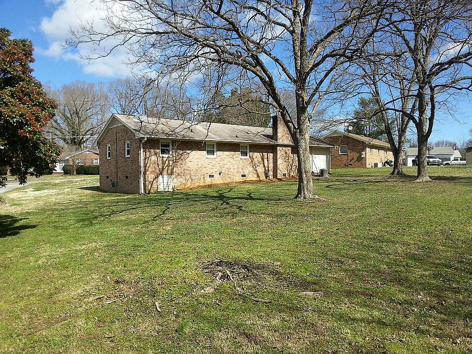 1st image of 412 Glen Oaks Dr