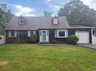 82 Upton Dr, Sound Beach, NY 11789