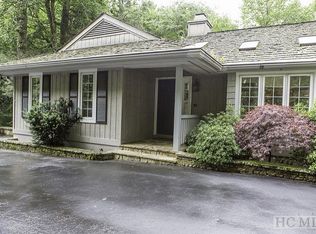 1320 Falls Dr W, Highlands, NC 28741