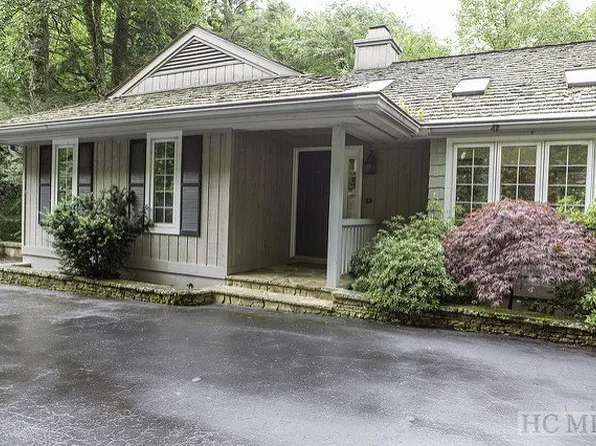 1320 Falls Dr W, Highlands, NC 28741