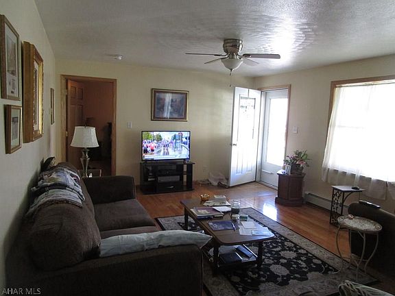 5th image of 721 27th St