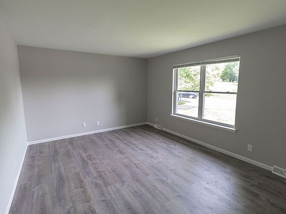 4th image of 1321 S Roseta Ave