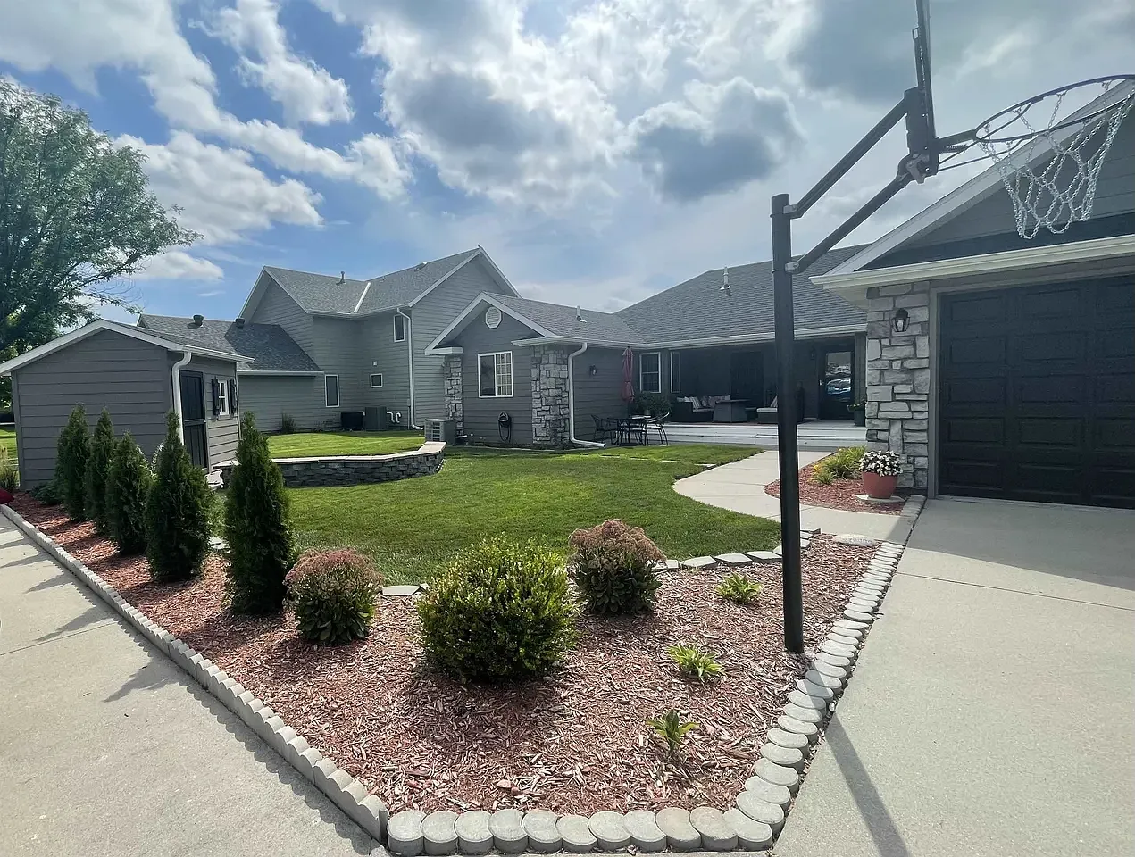 4 bed, 1824 sqft, $2,000 — Photo 4
