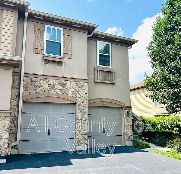 1844 Crenshaw Cir — Photo 2