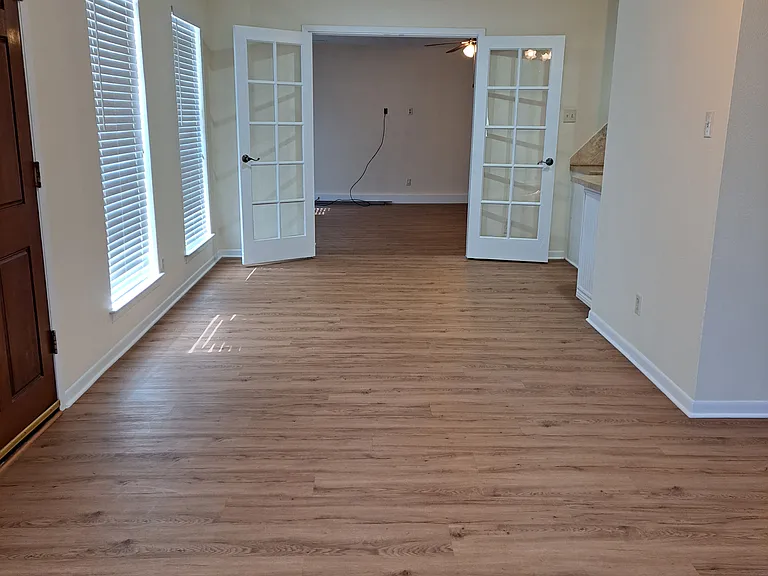 4006 Atlas Dr — Photo 2