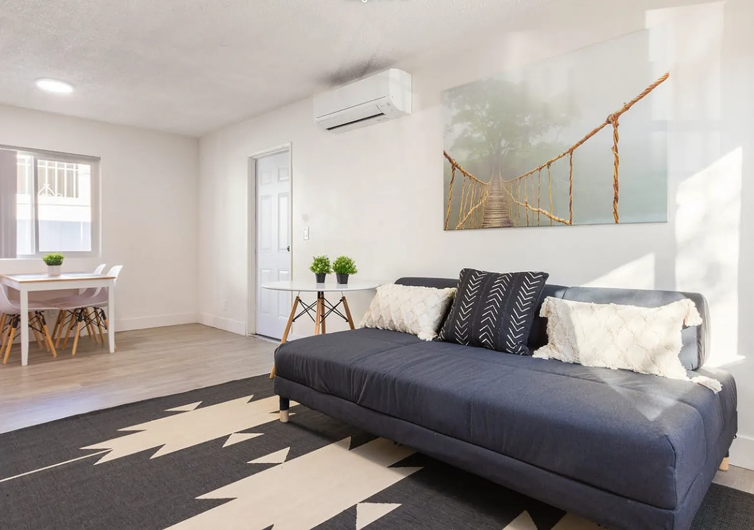 Downtown Modern Smart Home — Photo 4