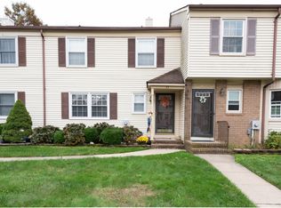 37 Tiger Lilly Ct, Sayreville, NJ 08872