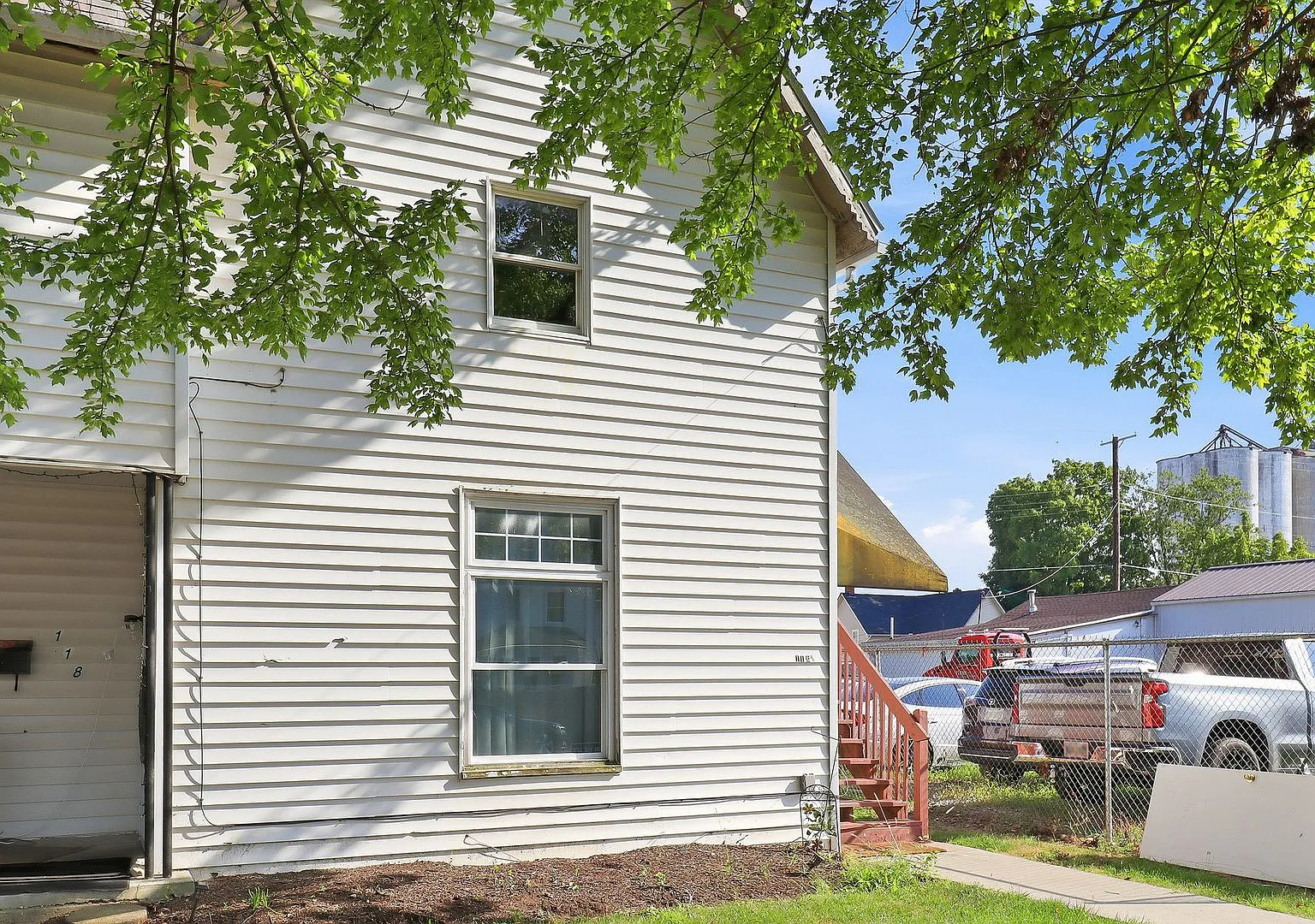 118-118 1/2 Logan Ave — Photo 1