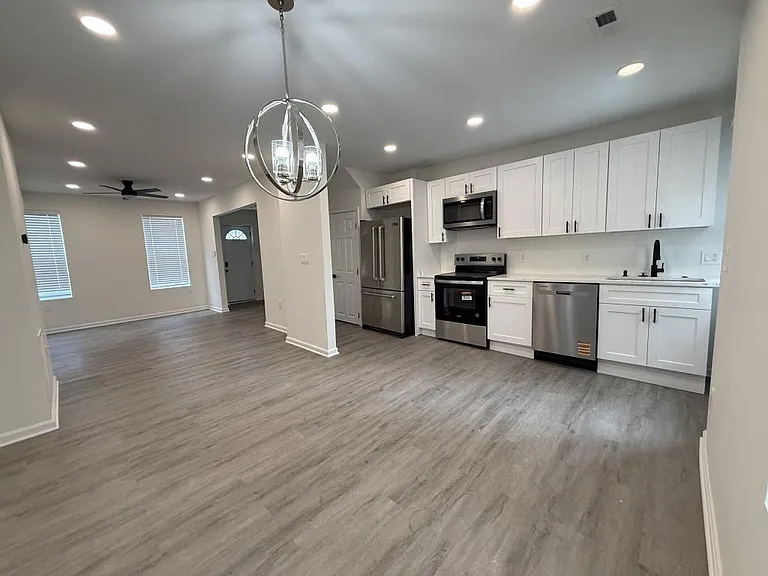 5215 Ready Ave — Photo 1