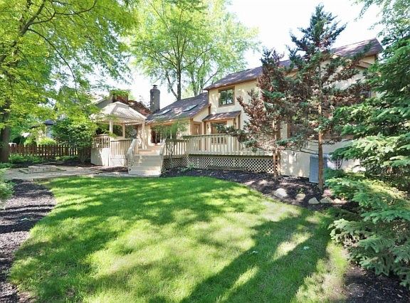 2nd image of 224 Woodedge Cir W