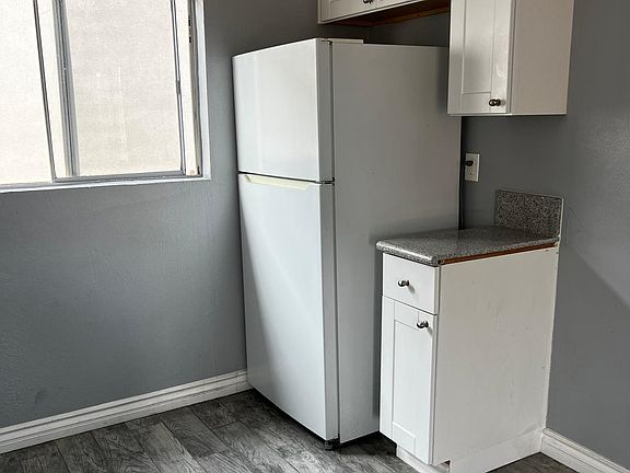5th image of 120 W 73rd St APT 4