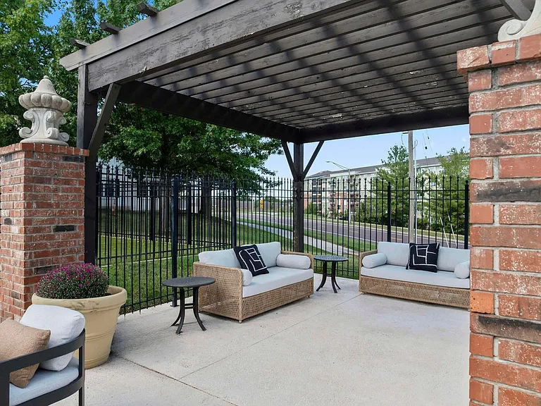 The Louis Townhomes — Photo 6
