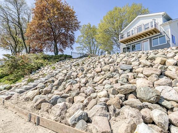 4th image of 7745 Lakeview Dr