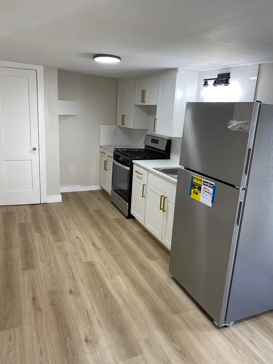 Building Photo - 1019 Chenango St #4
