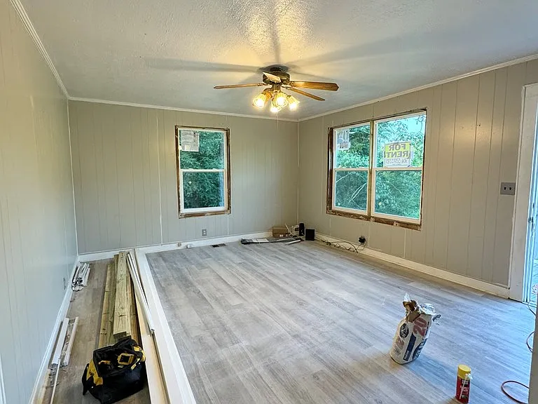 2377 S Riverbend Rd — Photo 4