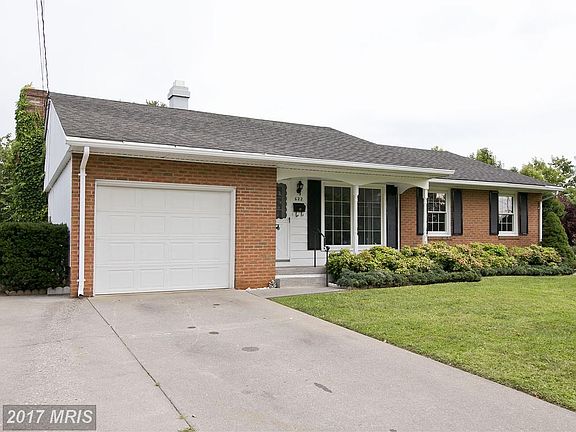 2nd image of 622 Hollingsworth Dr