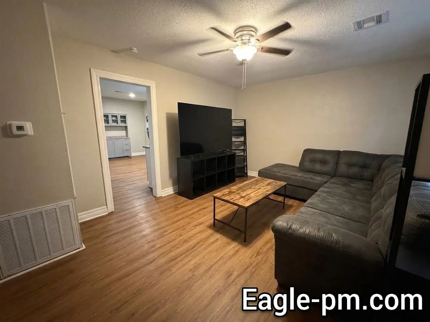 2 Bedroom 1 Bath Home for Rent — Photo 2
