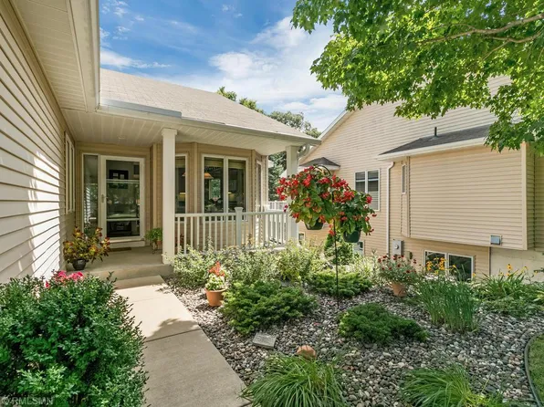 2119 Overlook Dr, Bloomington, MN 55431