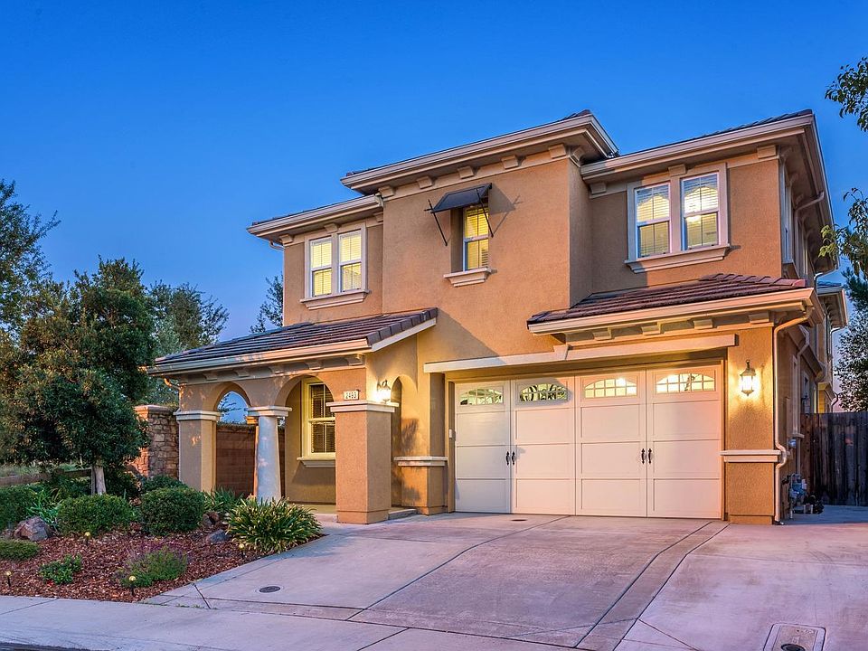 1st image of 2493 Kinsella Way