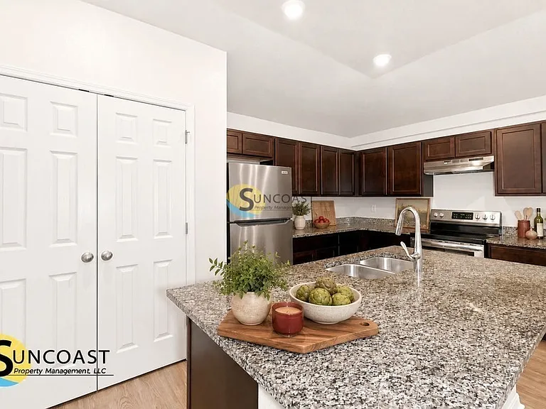 306 Urbana St — Photo 13