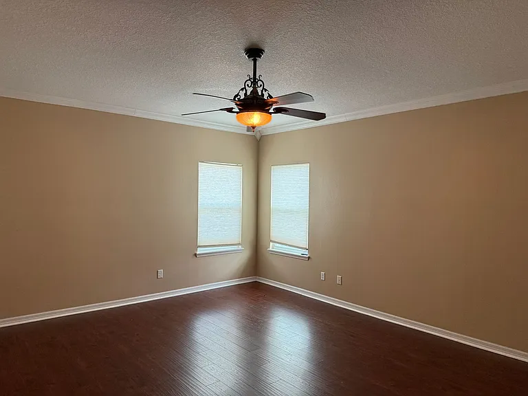 2478 Linkwood Ave — Photo 32