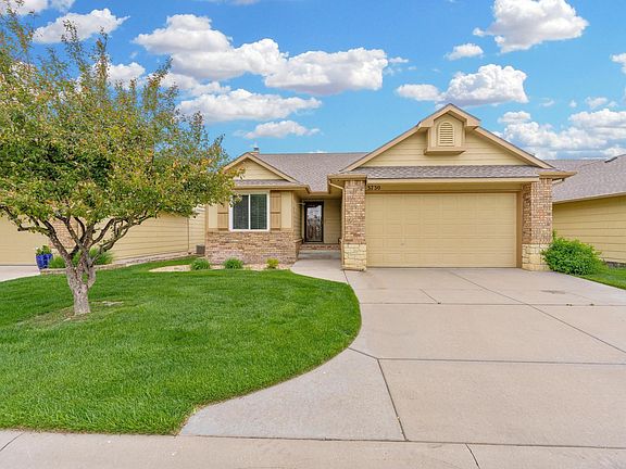 3rd image of 3730 N Ridge Port Ct