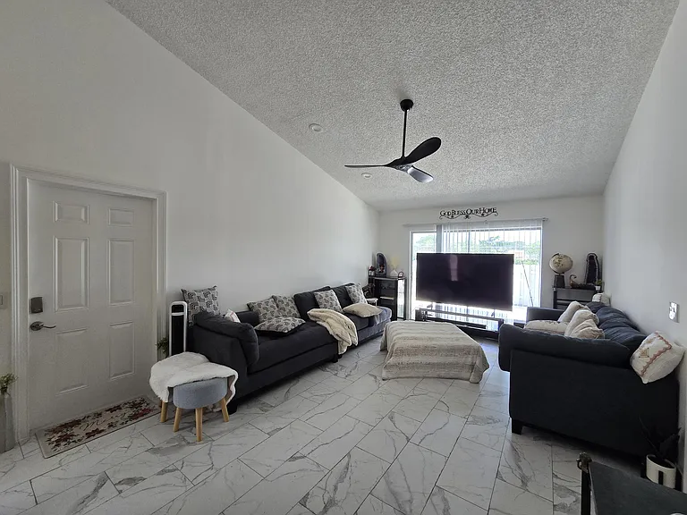 1530 Royal Forest Ct — Photo 23