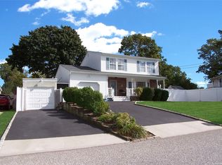 11 Linden St, Ronkonkoma, NY 11779