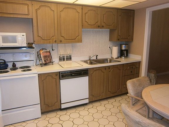4th image of 2 Oak Brook Club Dr APT C101