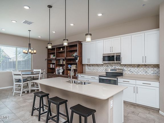 4th image of 21257 W WILSHIRE Drive