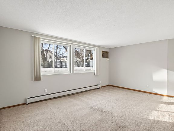 3rd image of 970 43 1/2 Ave NE APT 2