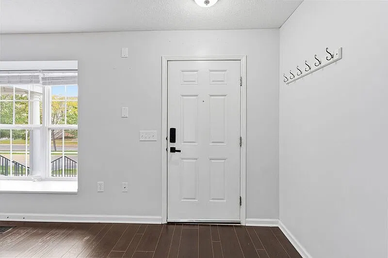 2 bed, 2.5 bath, 1500 sqft, $1,900 — Photo 3