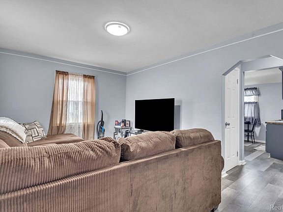 4th image of 8401 Fielding St