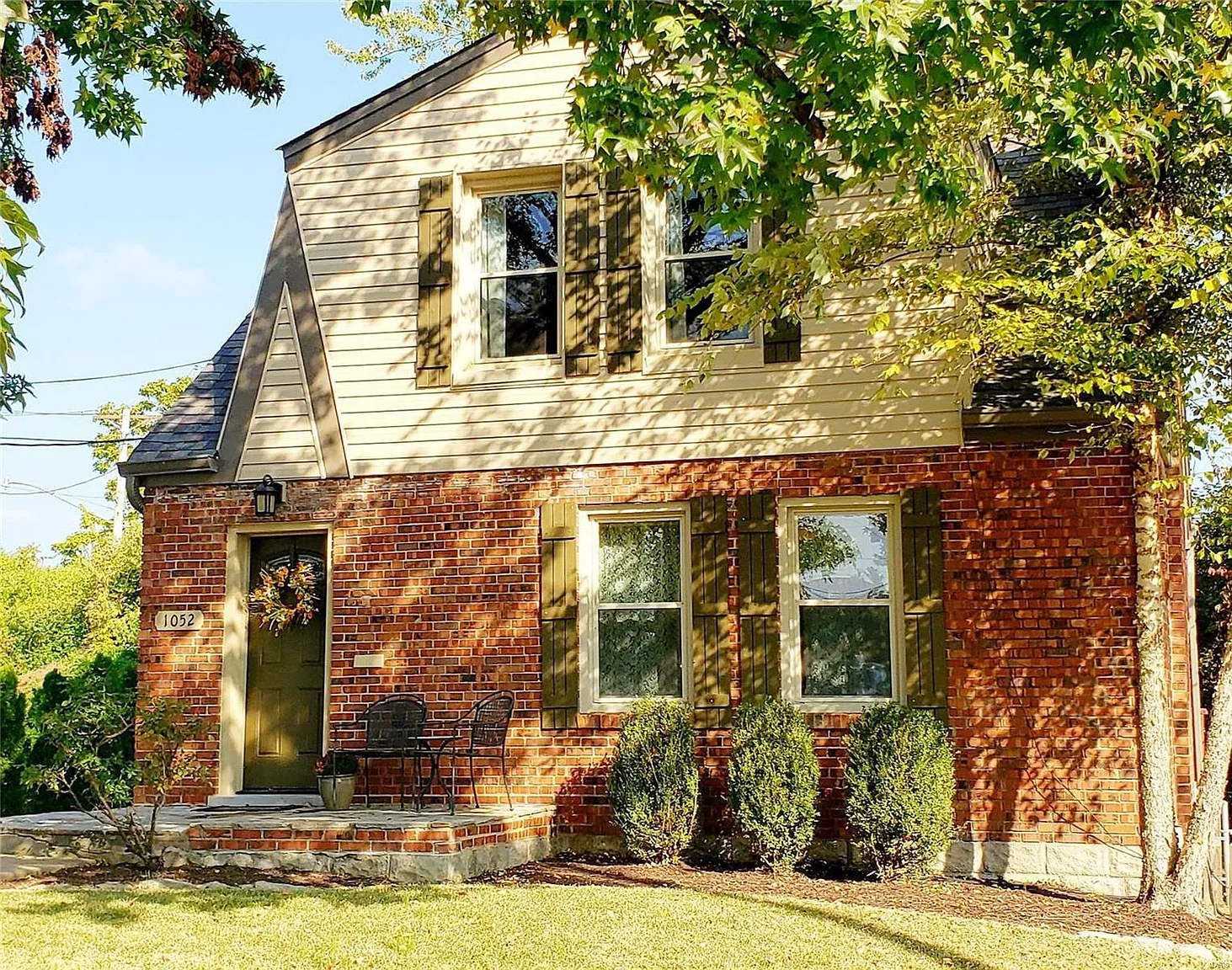 1052 N Woodlawn Ave photo 1