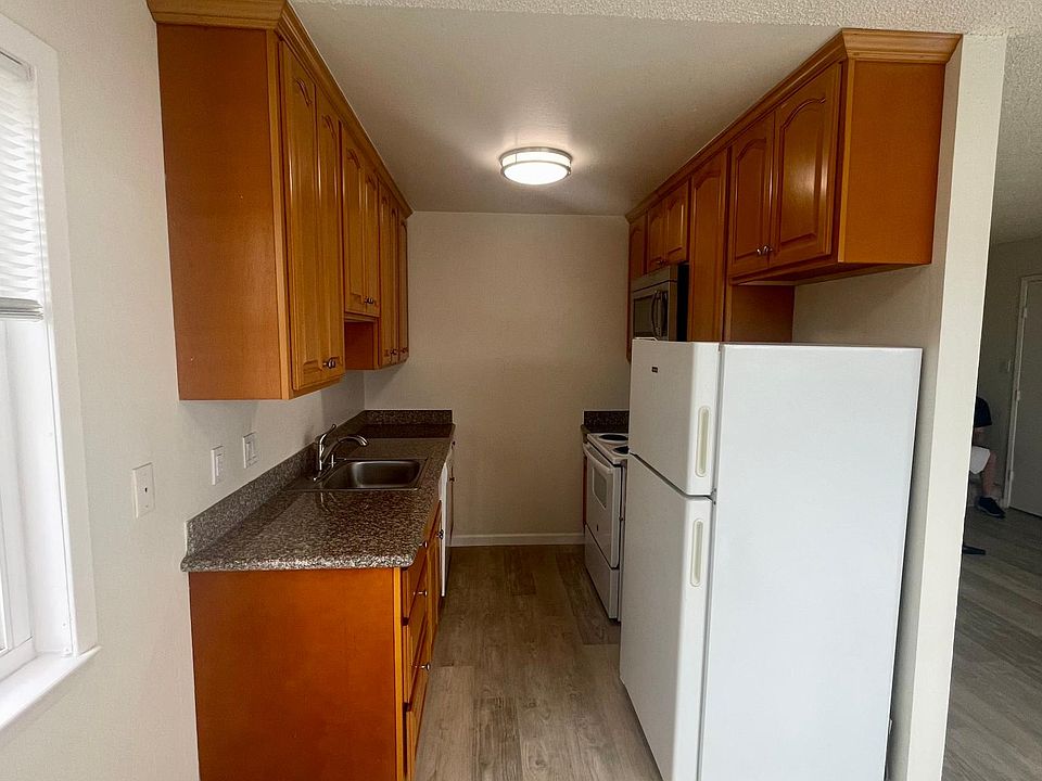 1st image of 988 Sandra Ct #1