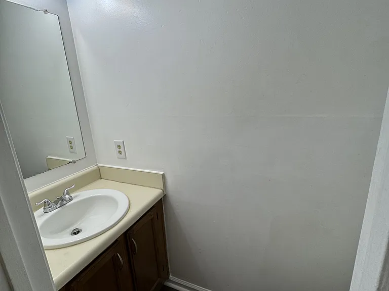807 Holder Ct — Photo 14