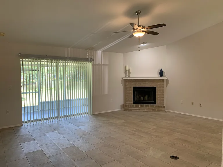 2193 Cork Oak St E — Photo 6