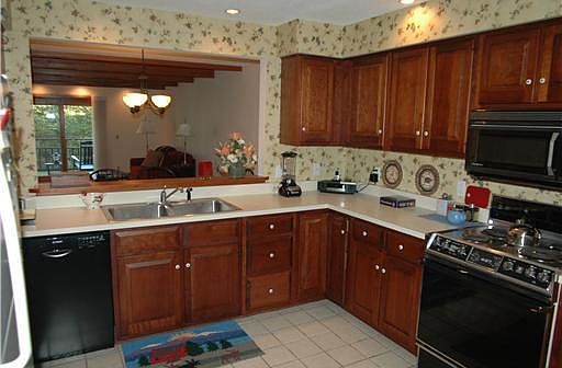 4th image of 13 Harbor Drive #13