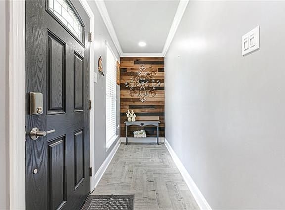 4th image of 10517 Sedalia Ave